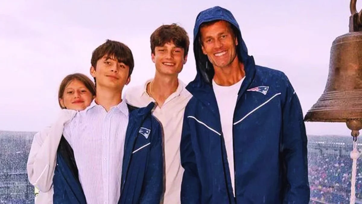 Image Showing Tom Brady enjoys Christmas with his kids on a holiday ski trip